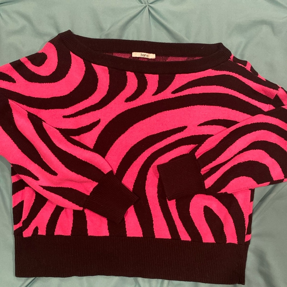 Bar III sweater
Small
Excellent condition